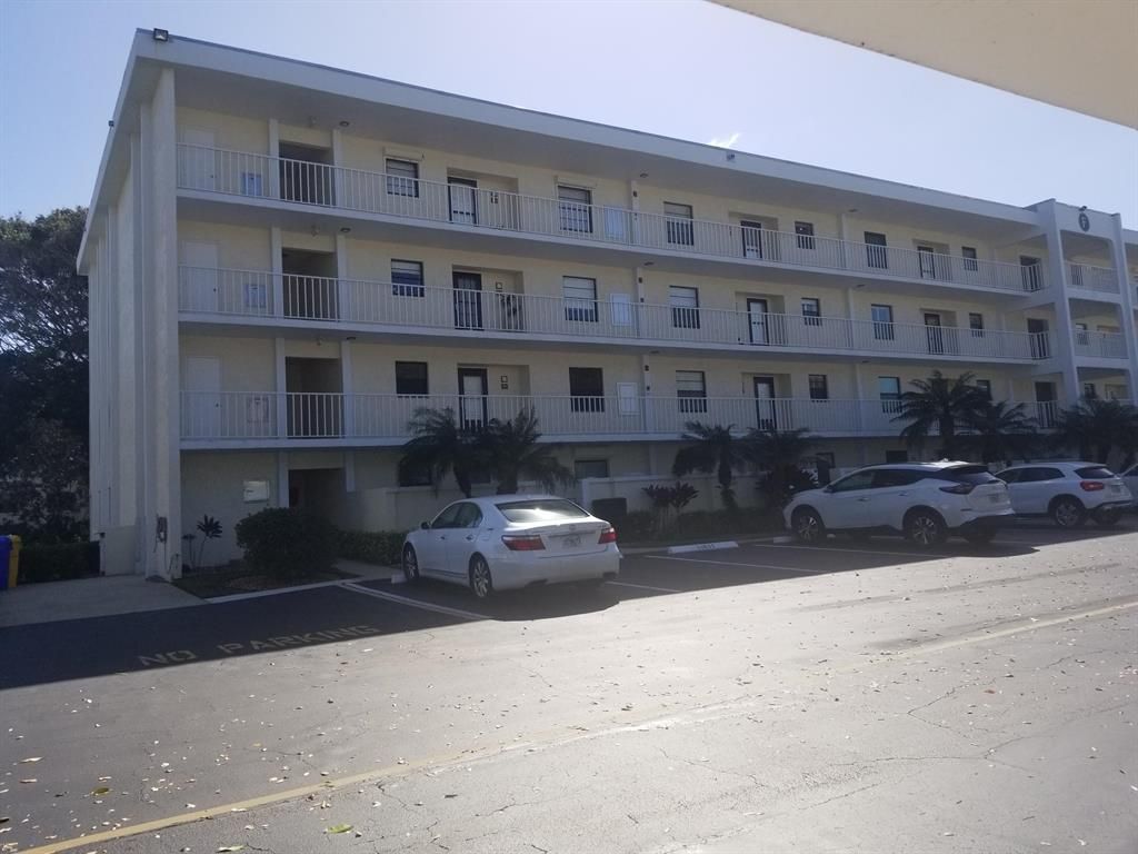 Photo of 300 N Highway A1a #F201, Jupiter, FL 33477 (MLS # R10694758)