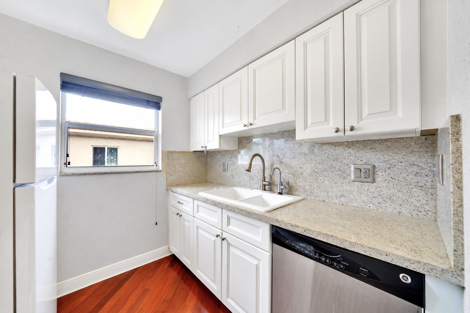2701 MIDDLE RIVER Drive 11