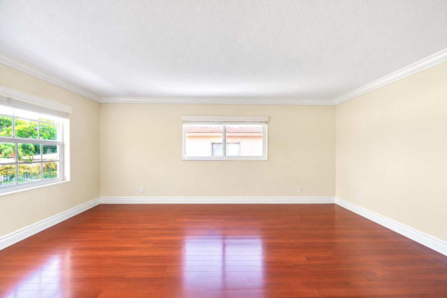 2701 MIDDLE RIVER Drive 11