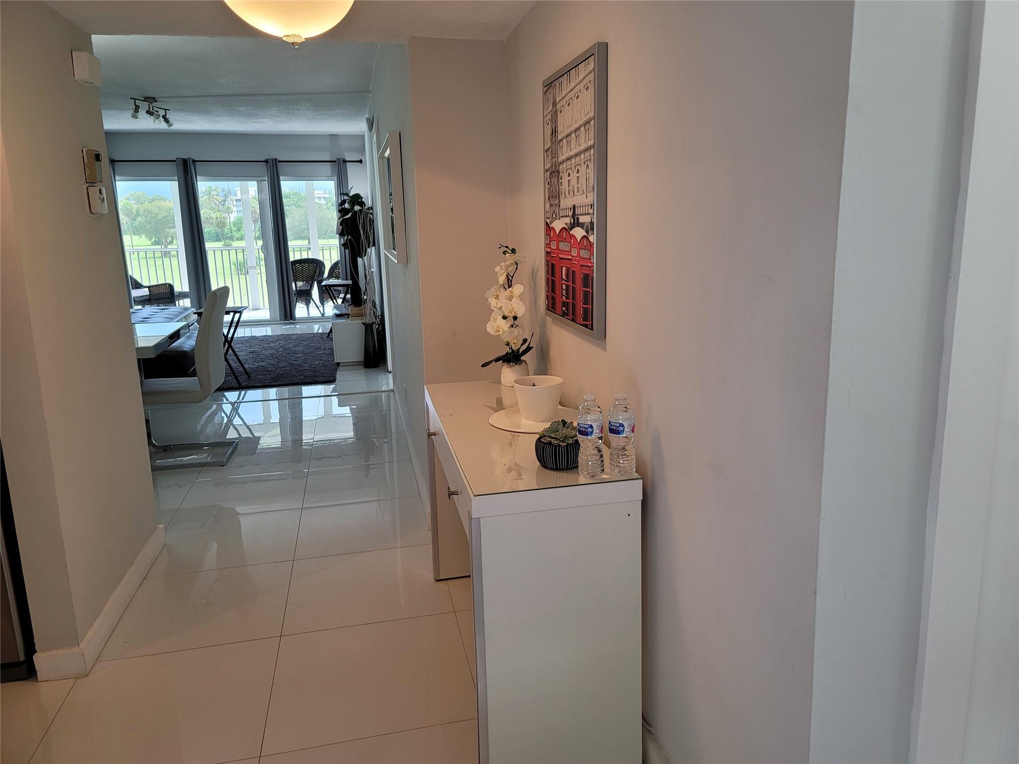 no. 5 Palm-Aire country club - Residential Lease