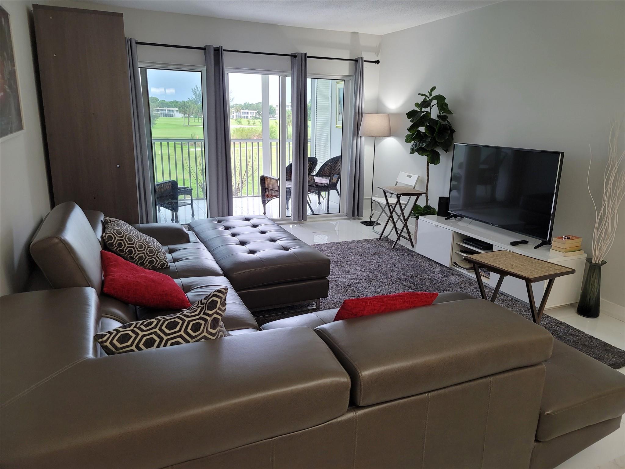 no. 5 Palm-Aire country club - Residential Lease