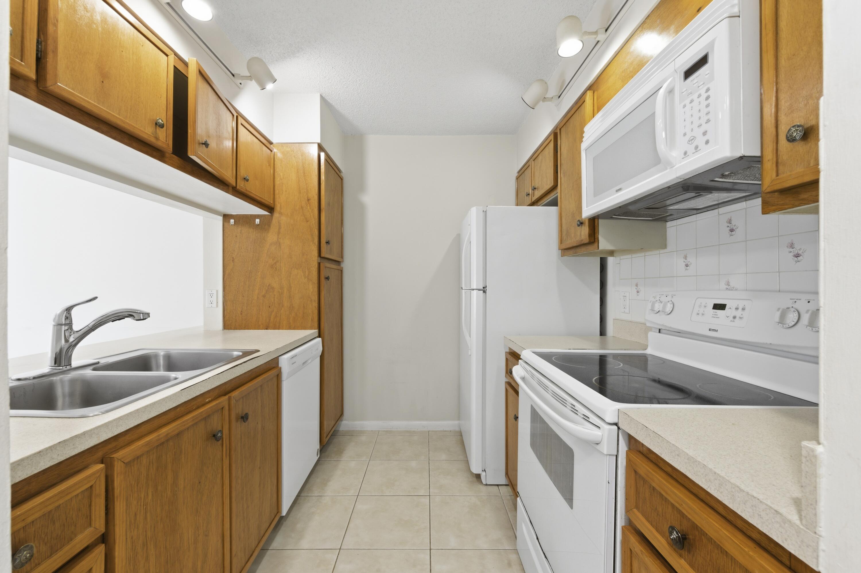 RIVERWALK 1 - Residential Lease