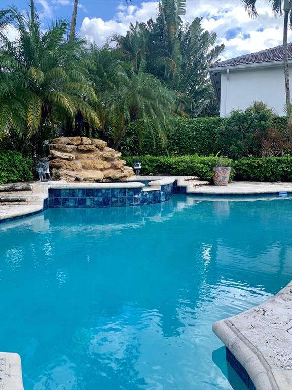 HAMPTONS - Residential