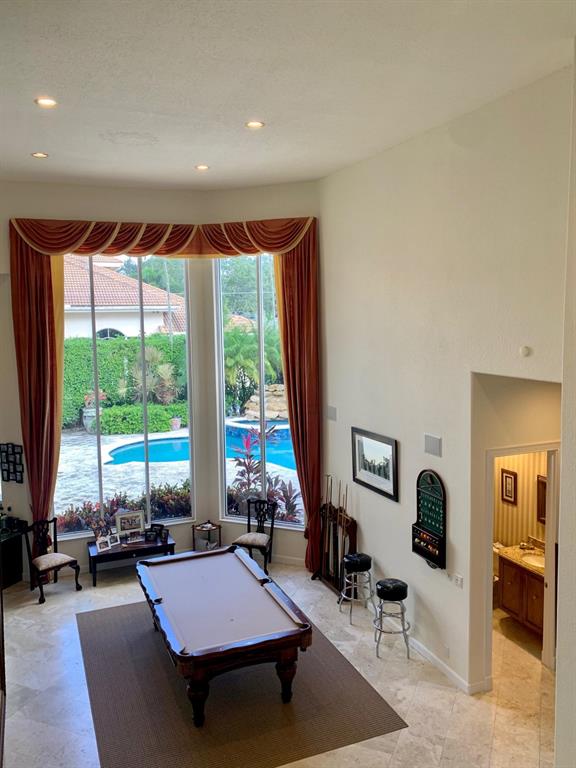 HAMPTONS - Residential