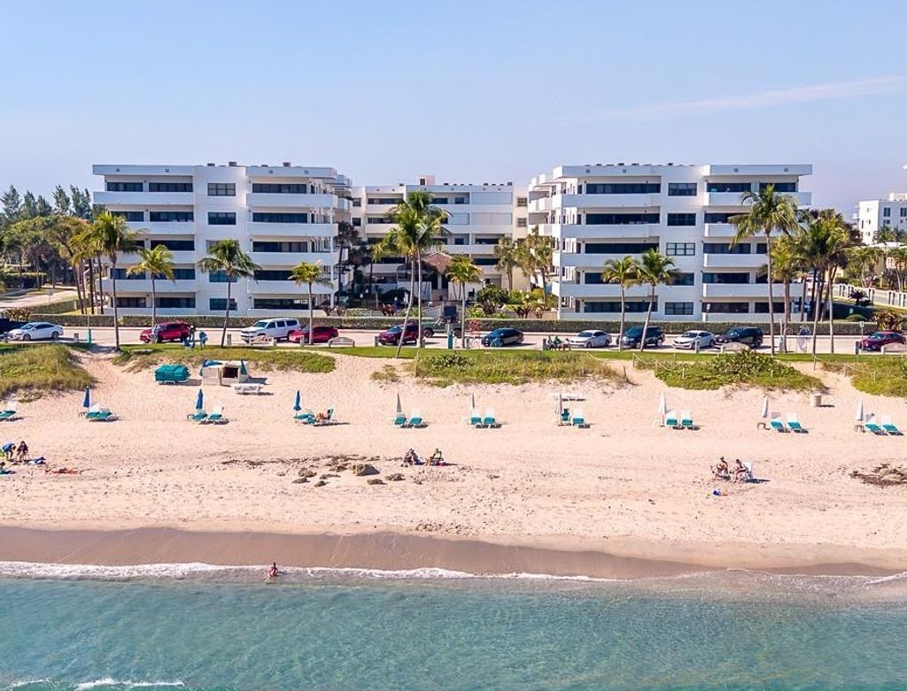 Photo of 330 SE 20th Avenue #506, Deerfield Beach, FL 33441 (MLS # F10543711)