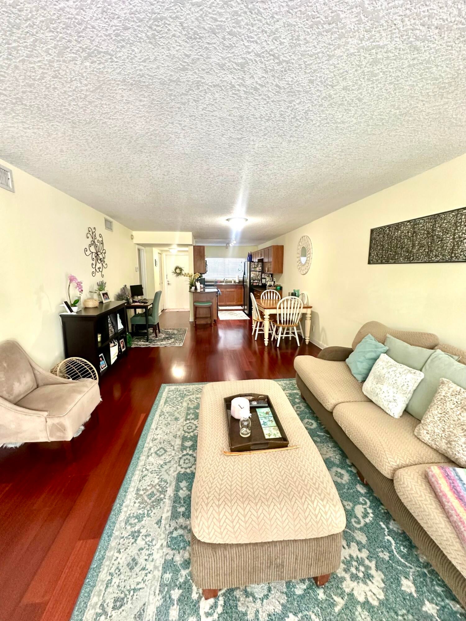 631 E WOOLBRIGHT Road 207
