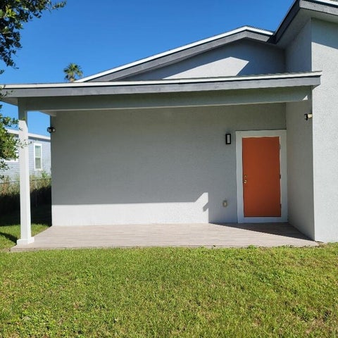 Tiny photo for 803 Avenue B, Fort Pierce, FL 34950 (MLS # B26091040)