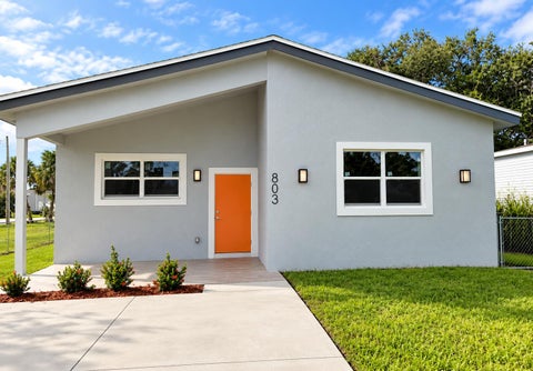 Photo of 803 Avenue B, Fort Pierce, FL 34950 (MLS # B26091040)