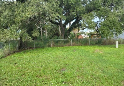 Tiny photo for 803 Avenue B, Fort Pierce, FL 34950 (MLS # B26091040)