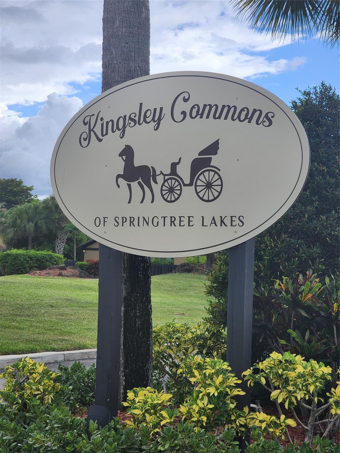 Beautifull and spacious stand-alone single-family home in the heart of Sunrise. Well maintained community of Kingsley Commons in Springtree Lakes. Association approval required.