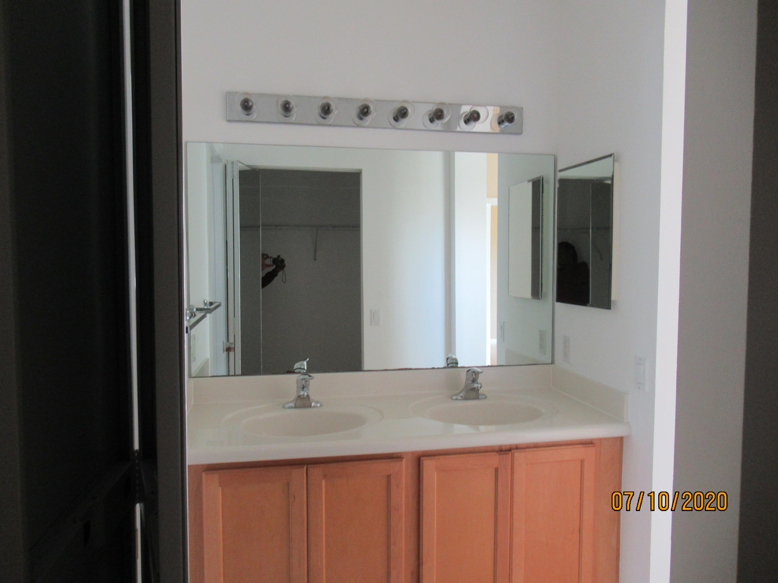 THOUSAND OAKS - Residential Lease