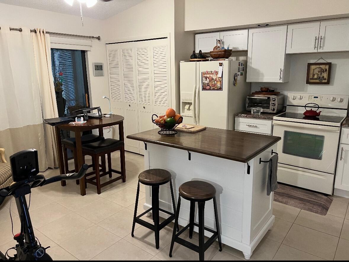 VILLAGES OF WOODLAKE 2 - Residential