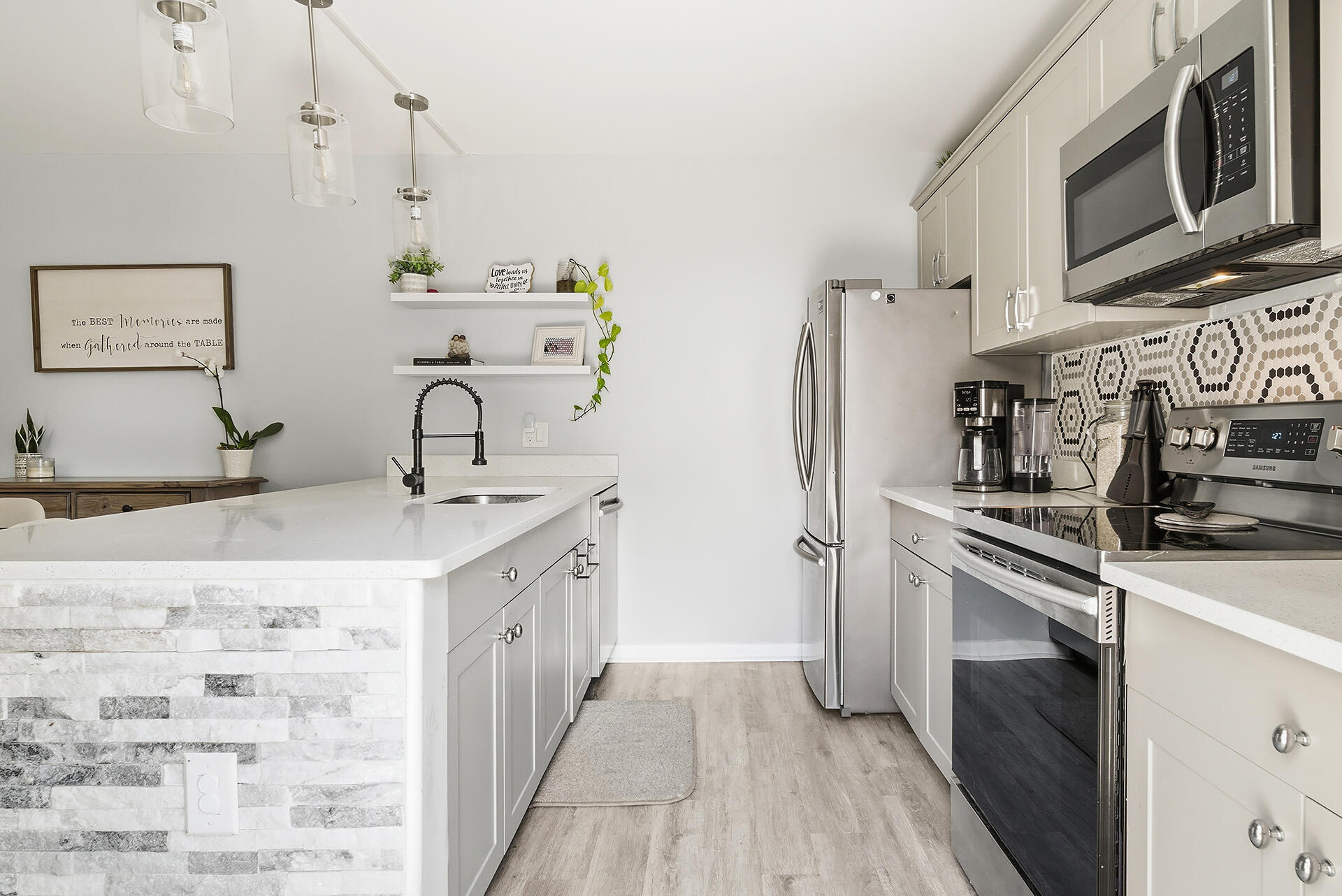 VILLAGE OF SANDALWOOD LAKES SOUTH - Residential Lease