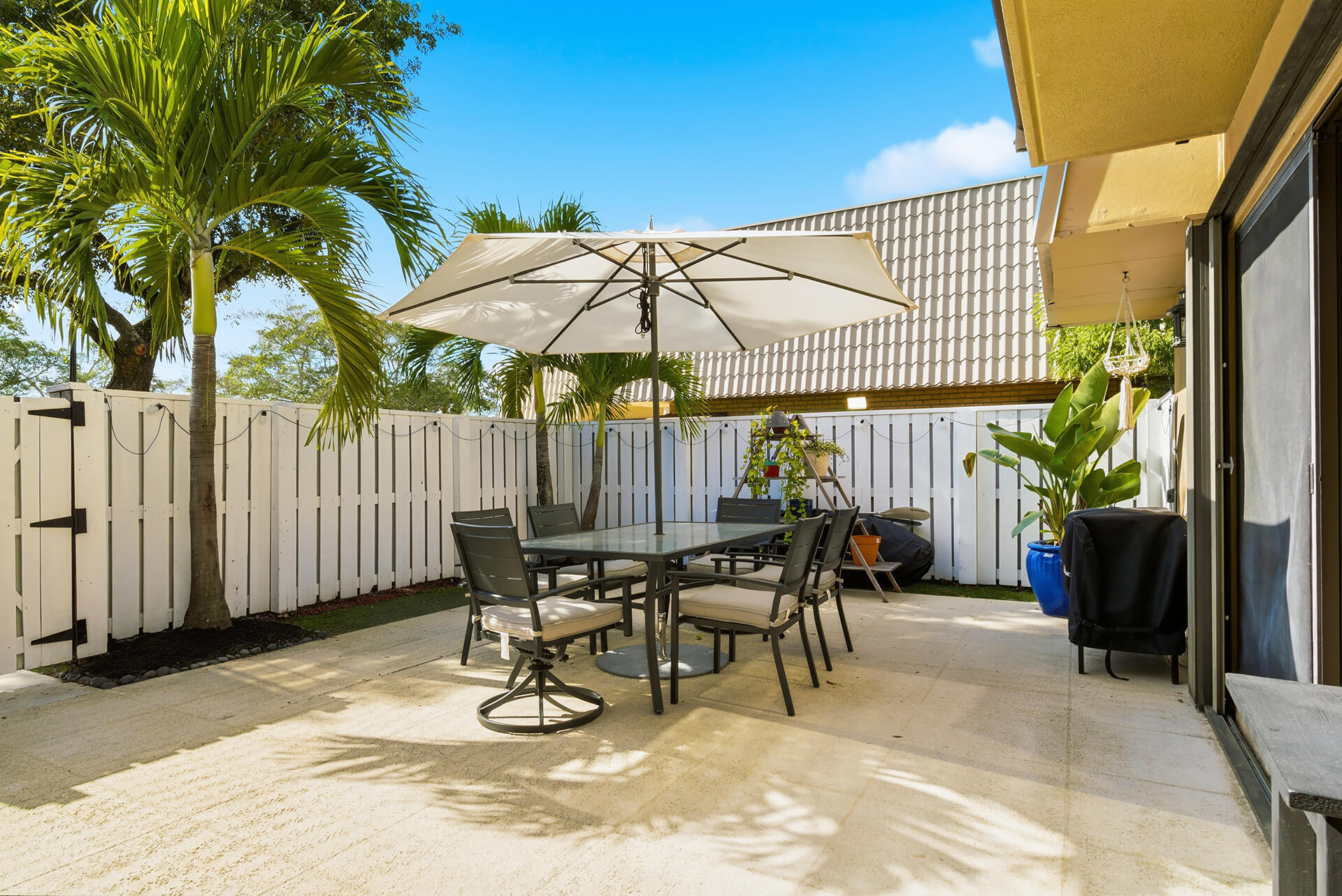 VILLAGE OF SANDALWOOD LAKES SOUTH - Residential Lease