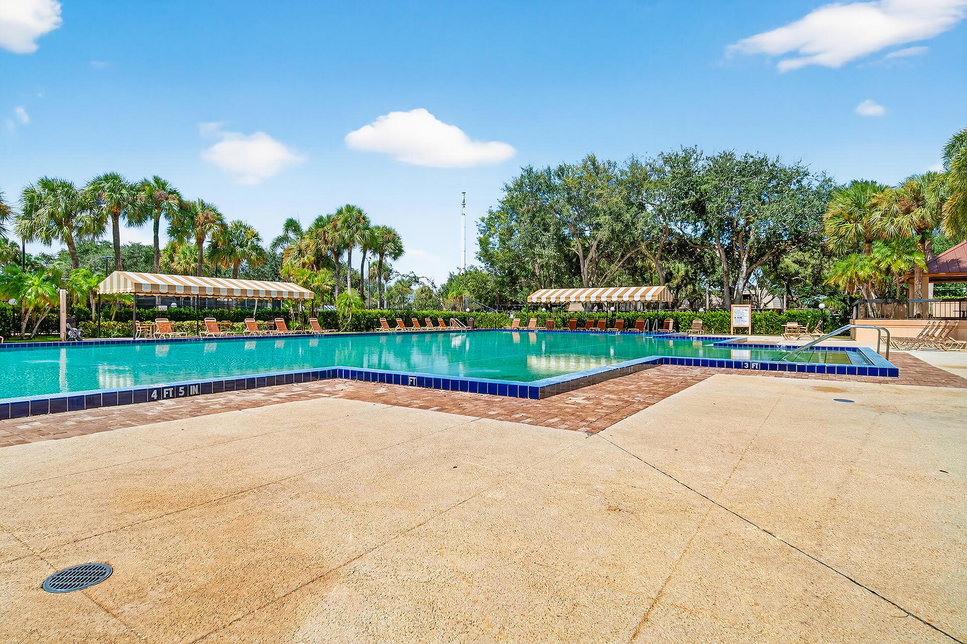 VILLAGE OF SANDALWOOD LAKES SOUTH - Residential Lease