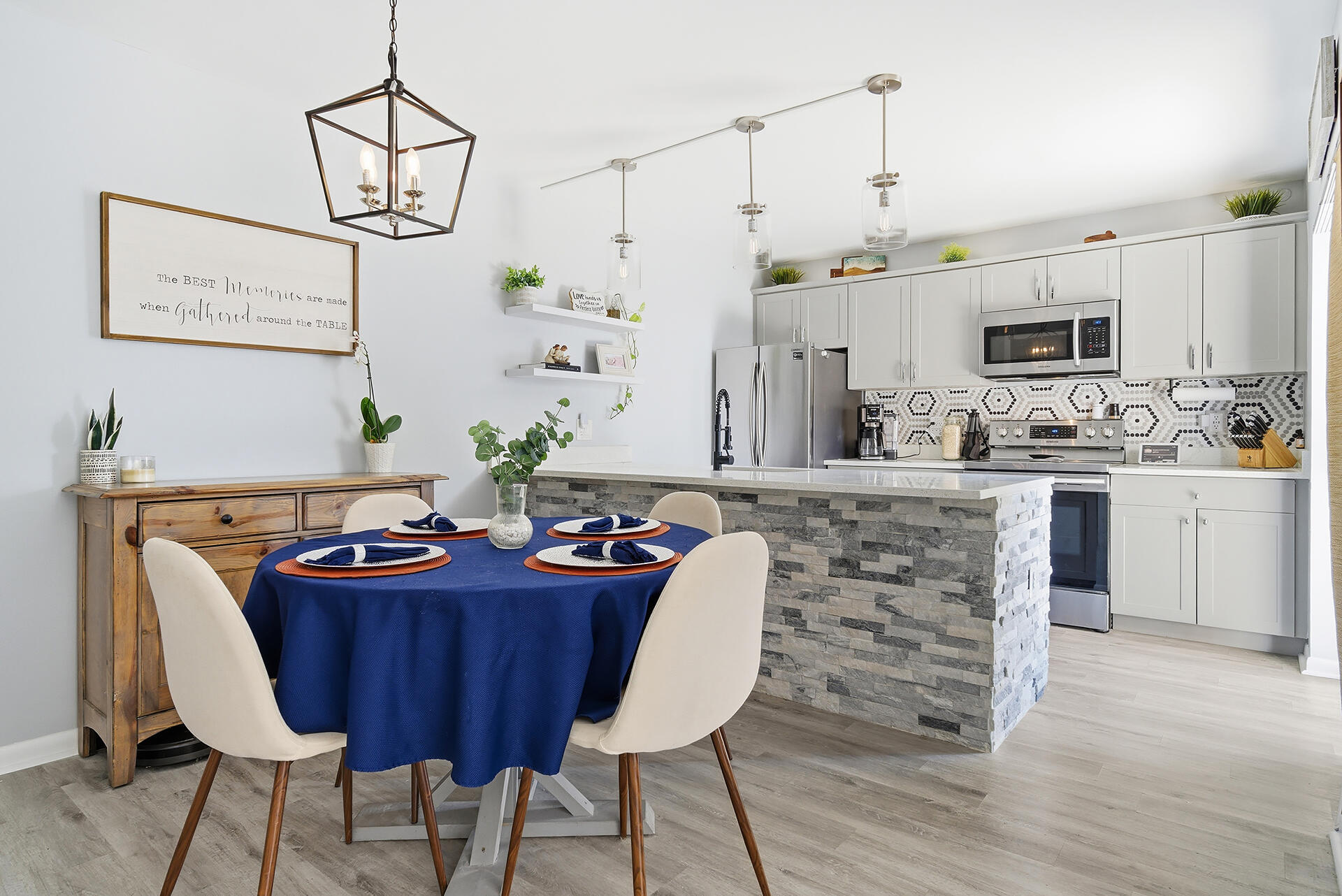 VILLAGE OF SANDALWOOD LAKES SOUTH - Residential Lease