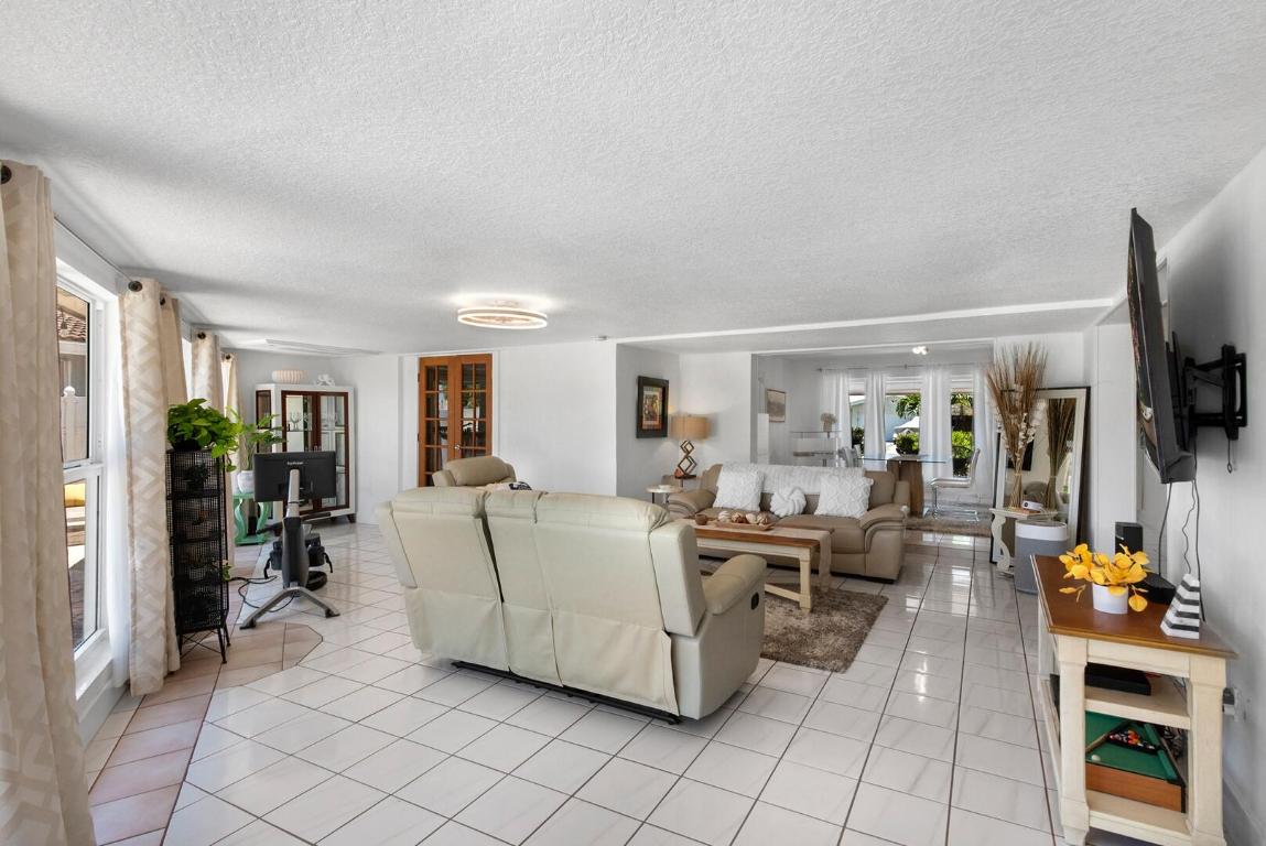 GARDEN ISLES - Residential Lease