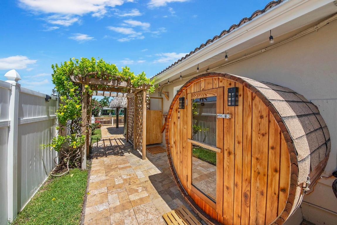 GARDEN ISLES - Residential Lease