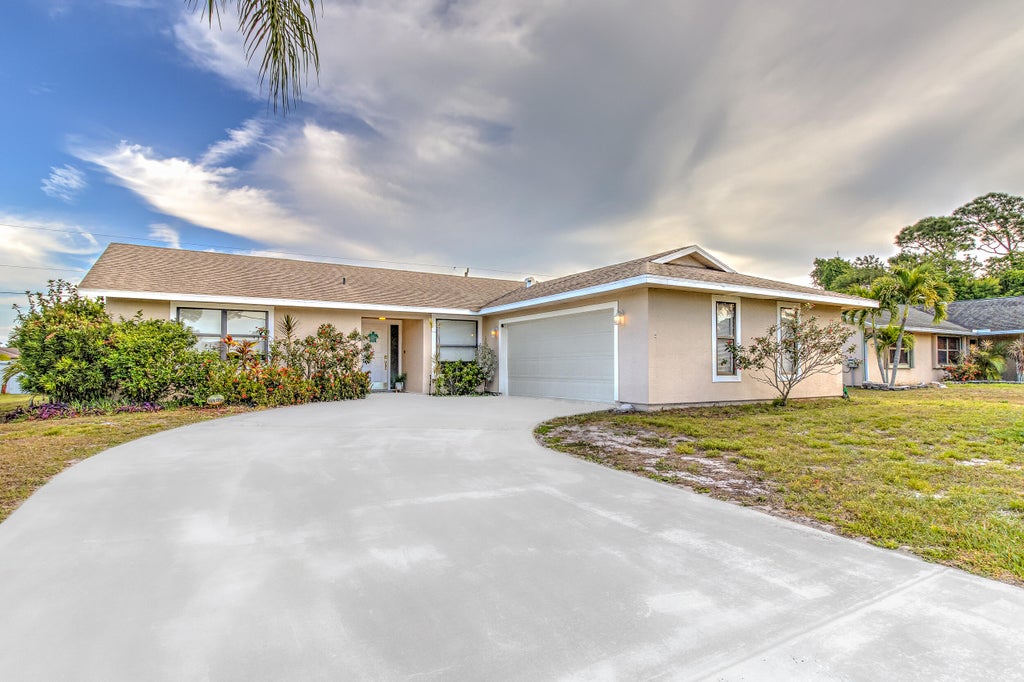 Photo of 481 SE Evergreen Terrace, Port Saint Lucie, FL 34983 (MLS # R10977100)