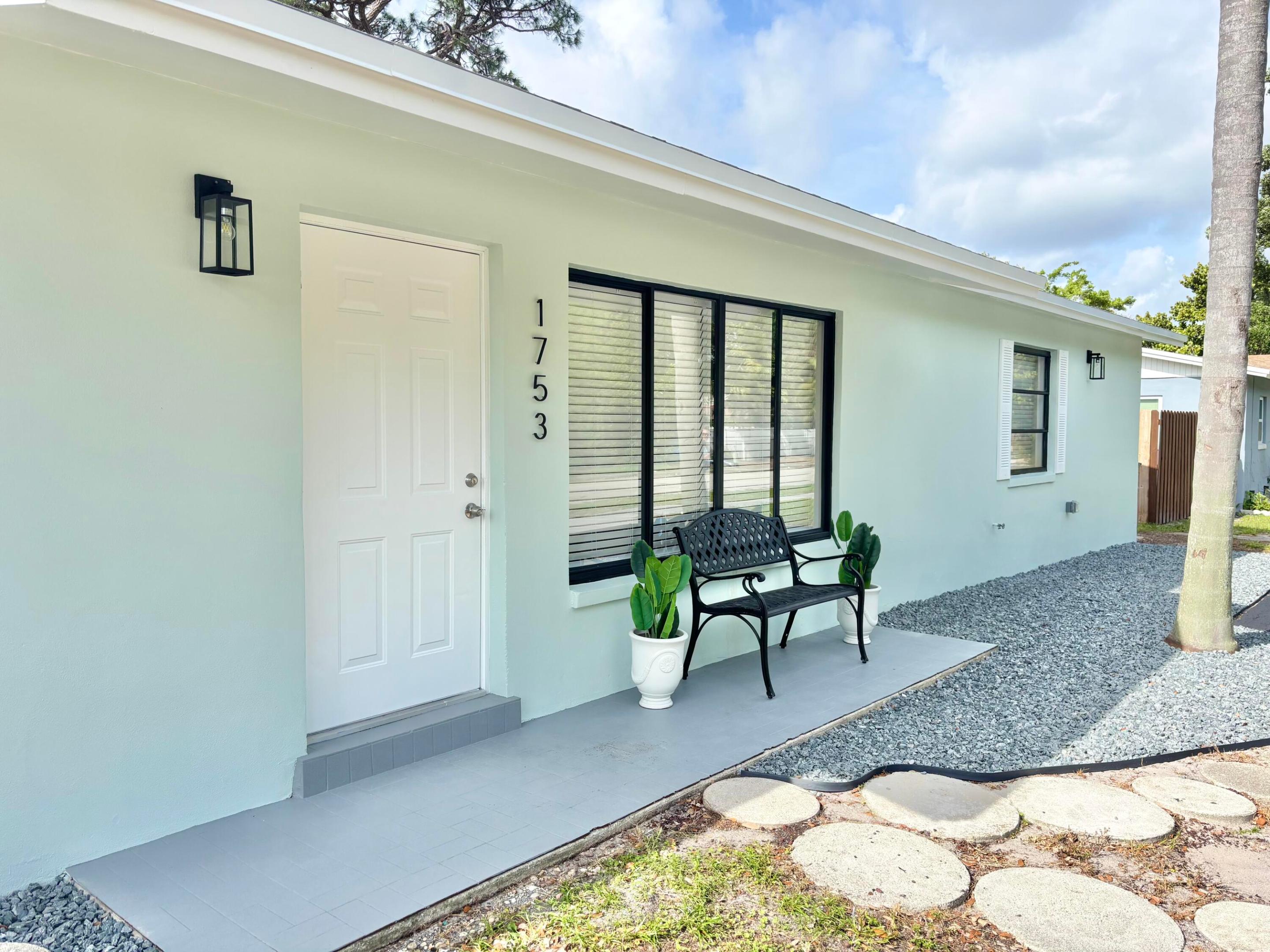 EAST LAKE CLARKE - Residential