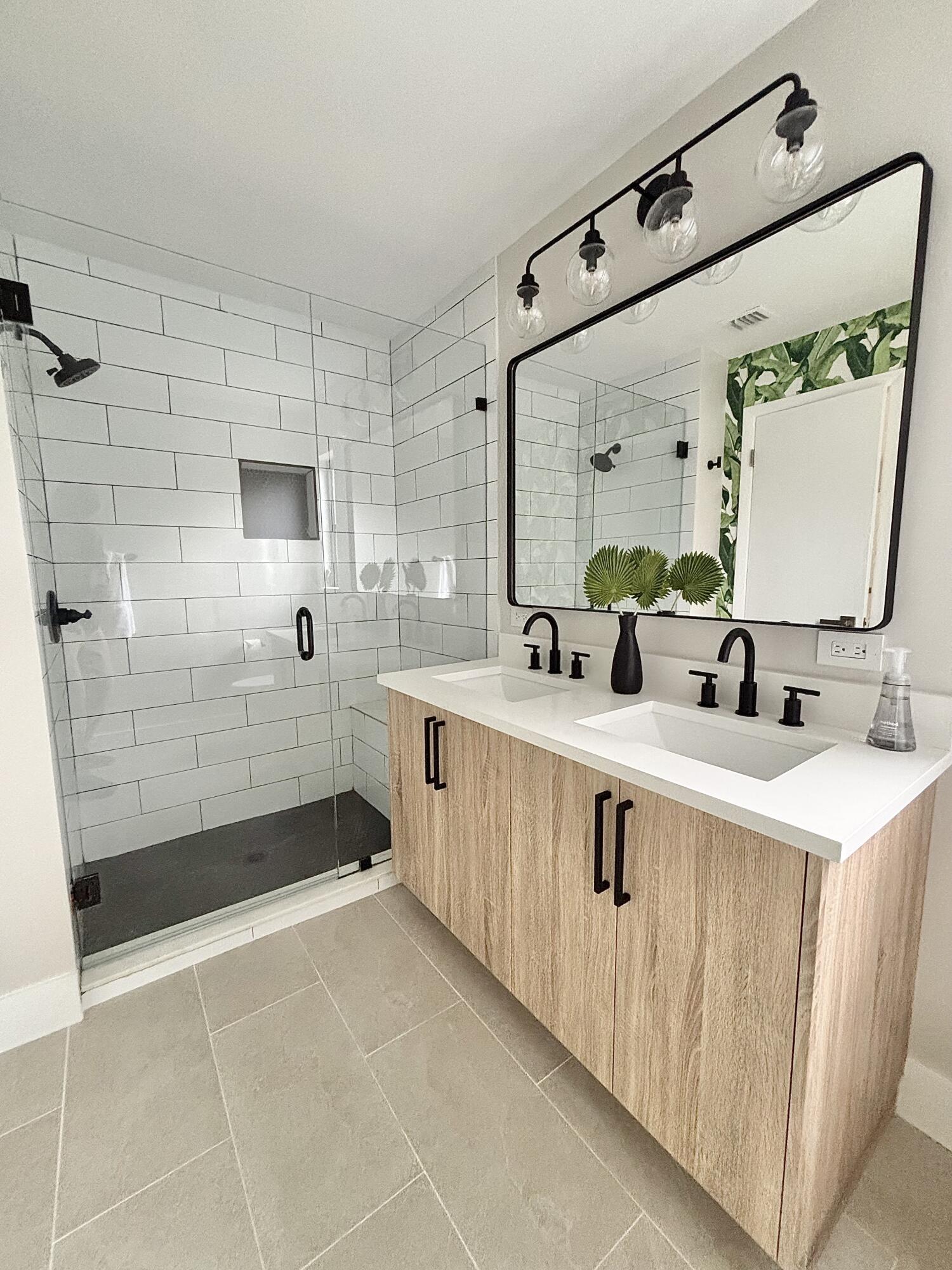 EAST LAKE CLARKE - Residential