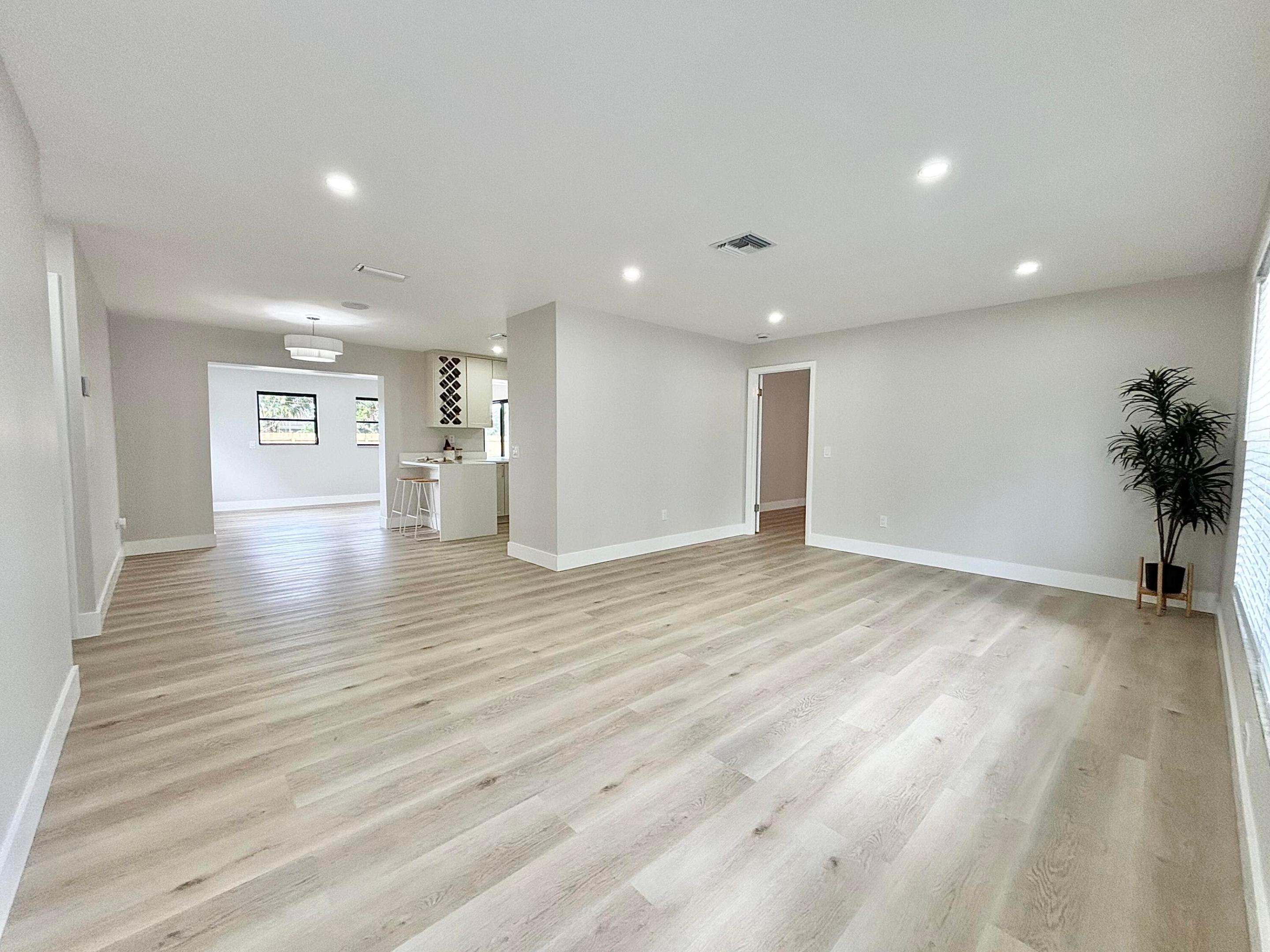 EAST LAKE CLARKE - Residential