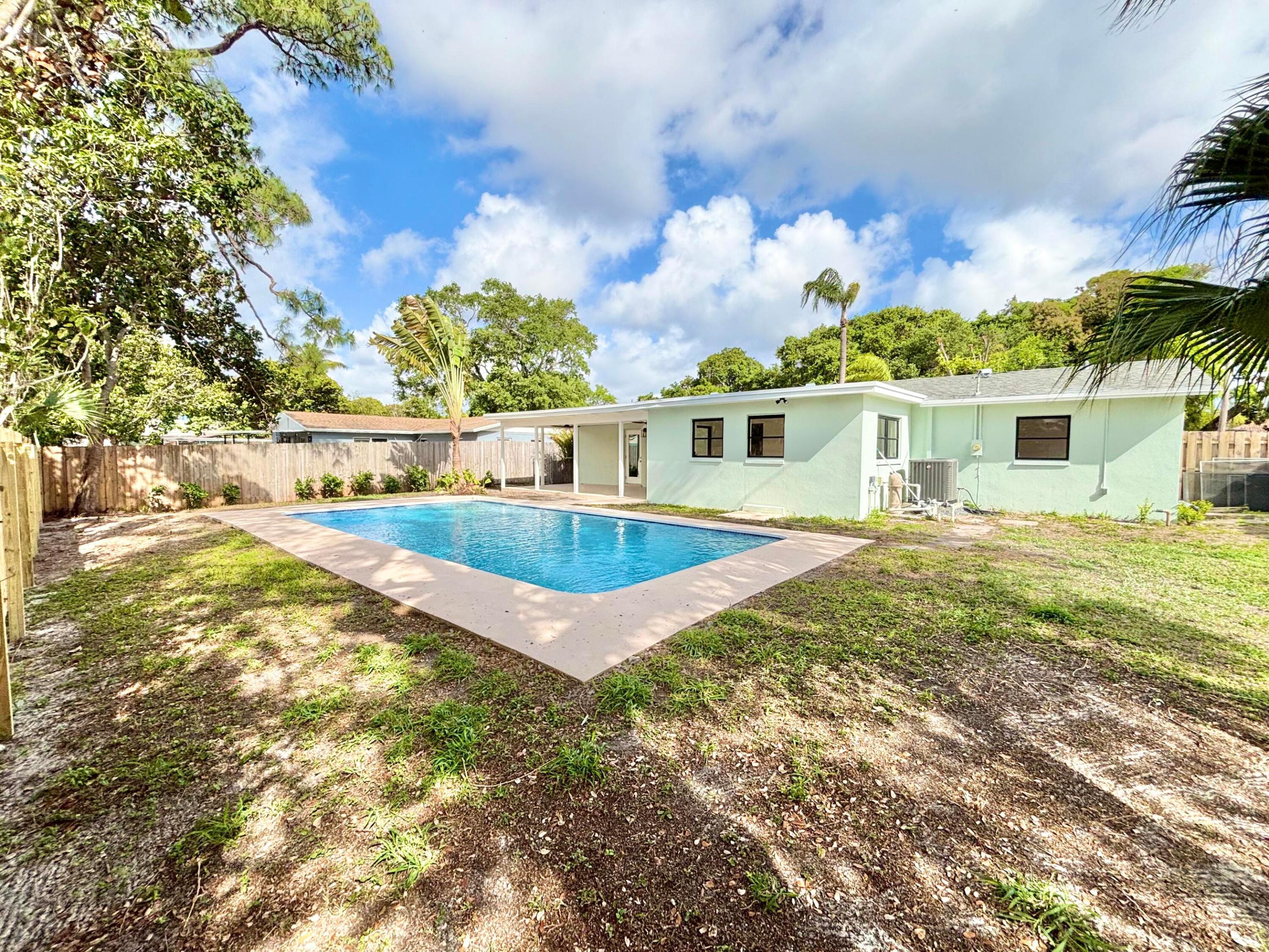 EAST LAKE CLARKE - Residential