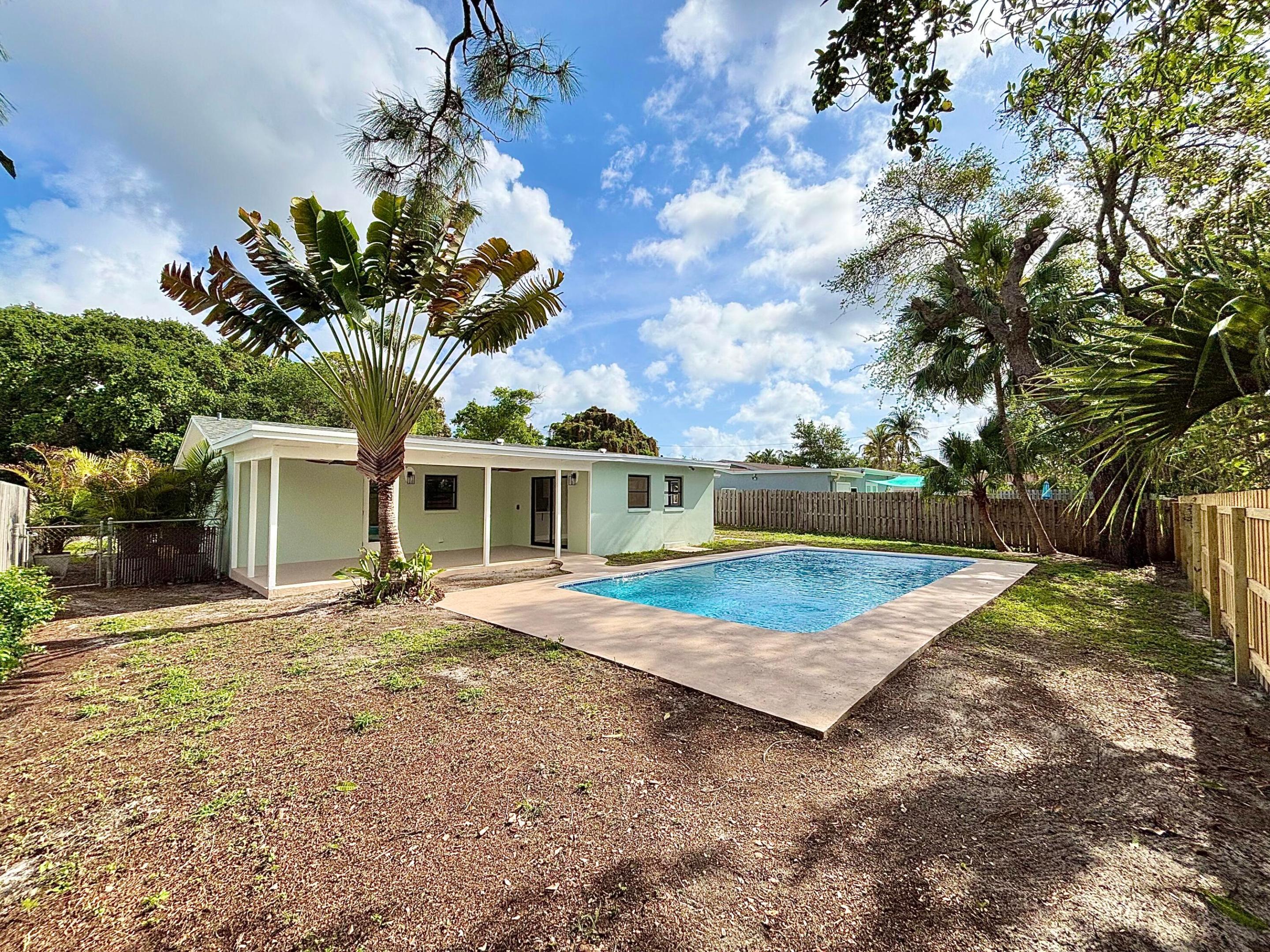 EAST LAKE CLARKE - Residential