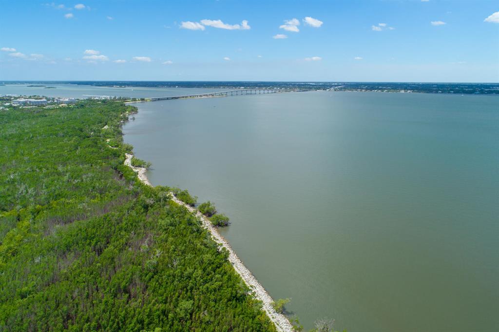GALLEON ON THE RIVER - Land