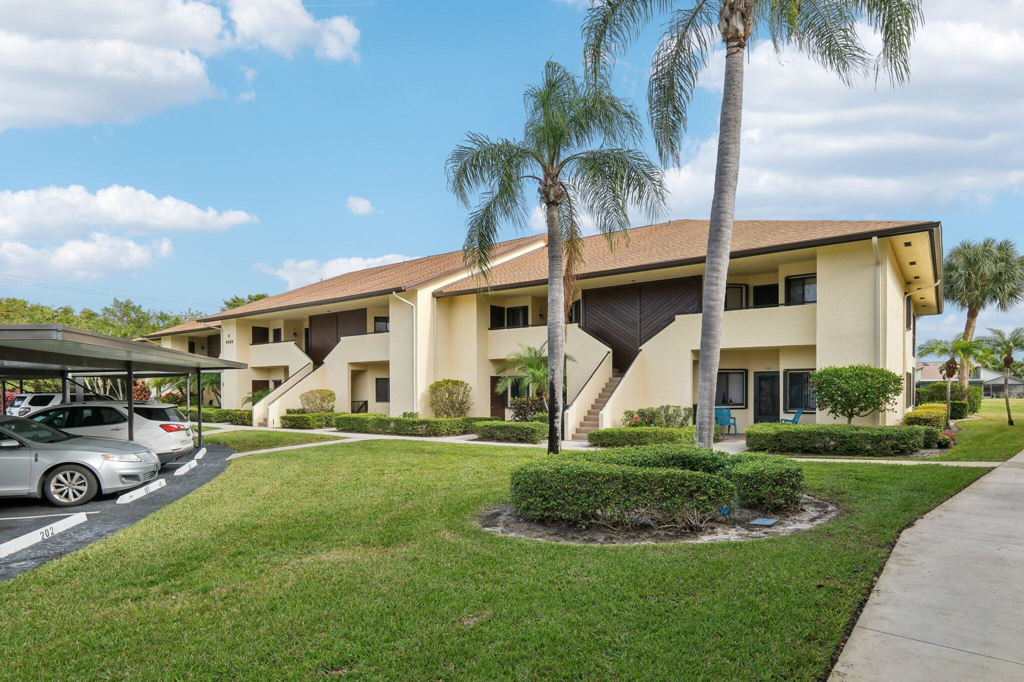 6533 SE Williamsburg Drive 102, Hobe Sound, FL, 33455/$260,000 2 6533 SE Williamsburg Drive 102
