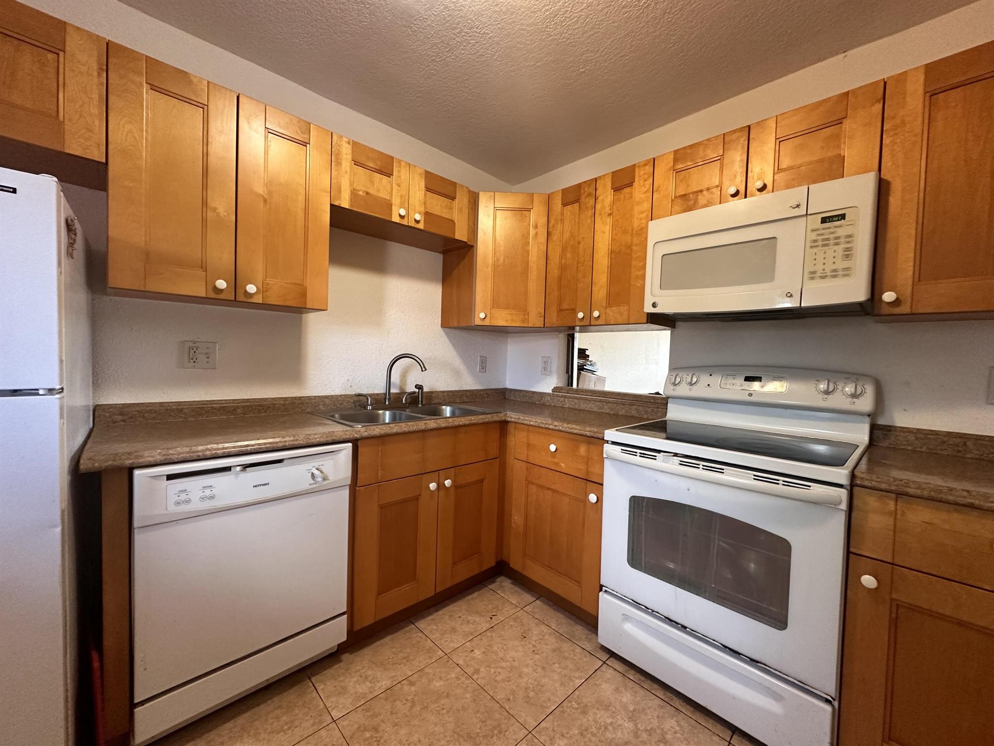 View Margate, FL 33063 condo