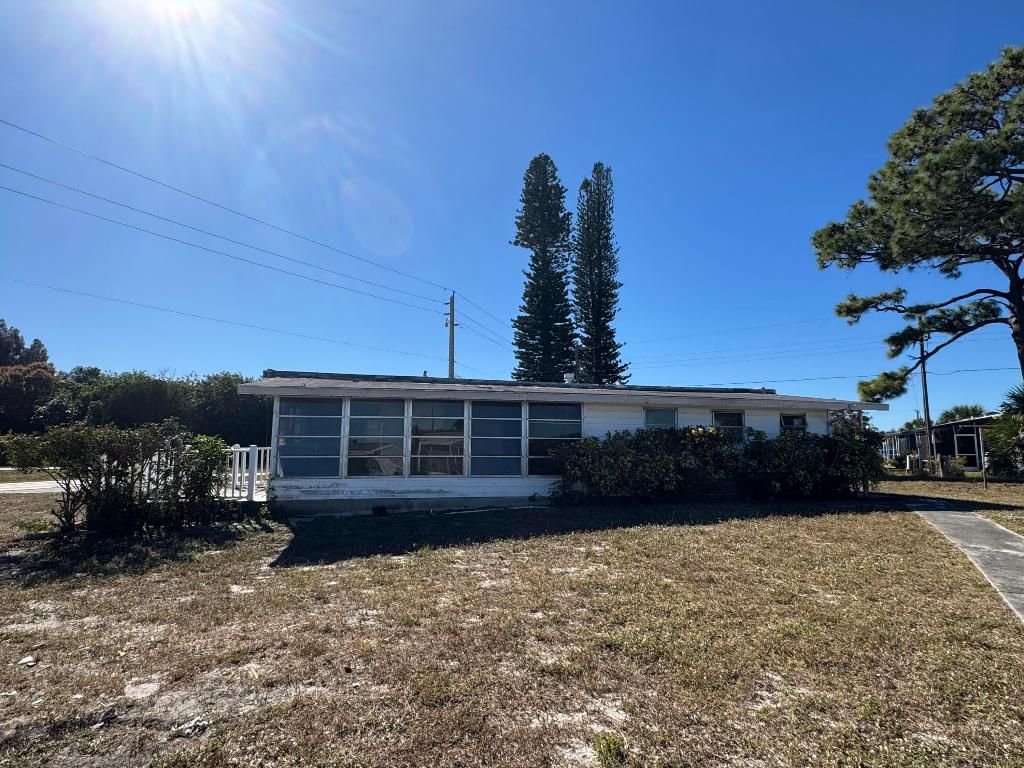 Photo of 8500 SE Eagle Avenue, Hobe Sound, FL 33455 (MLS # R11150524)