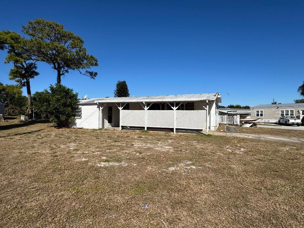Photo of 8500 SE Eagle Avenue, Hobe Sound, FL 33455 (MLS # R11150524)