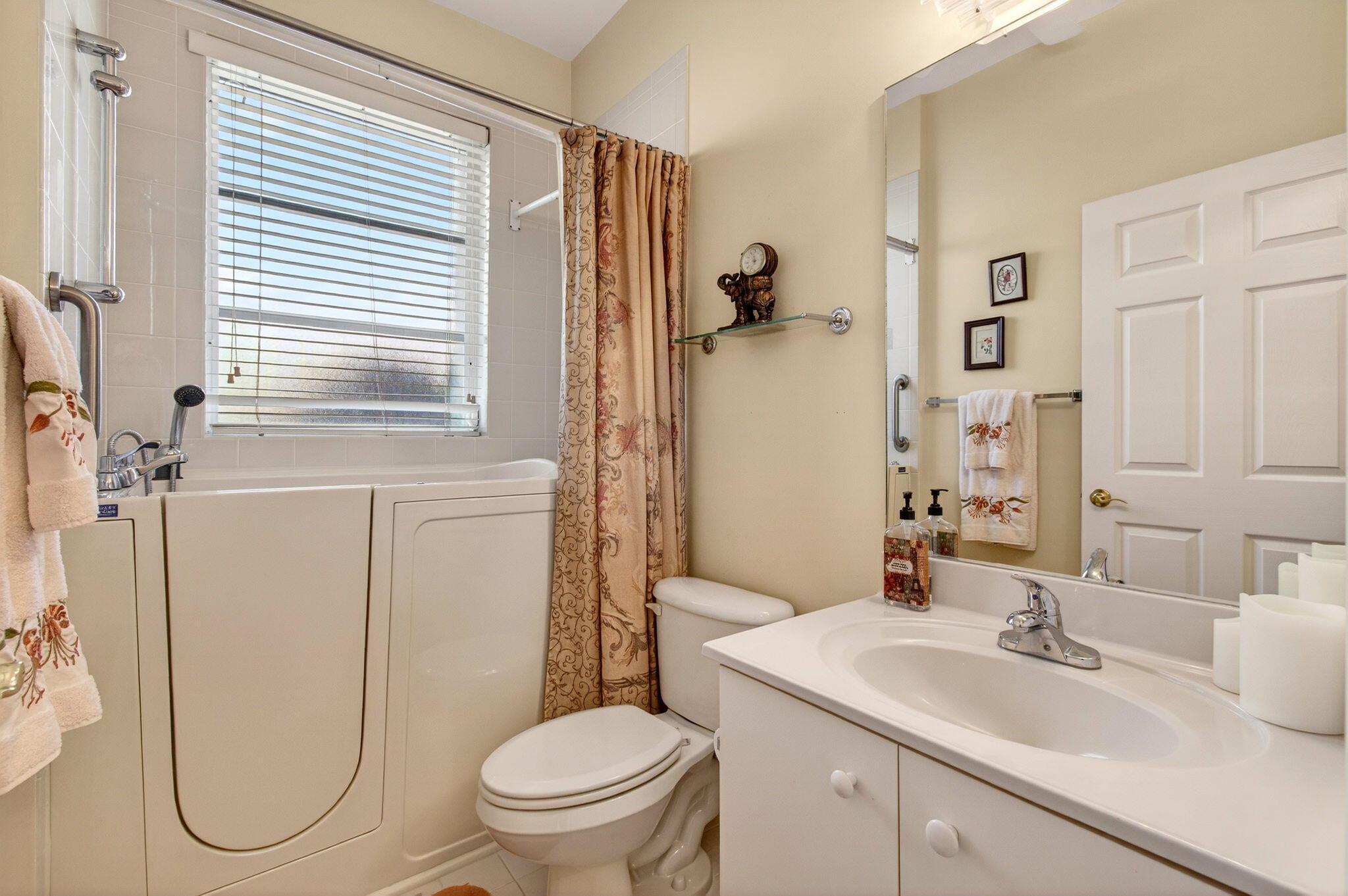 MAJESTIC ISLES - Residential