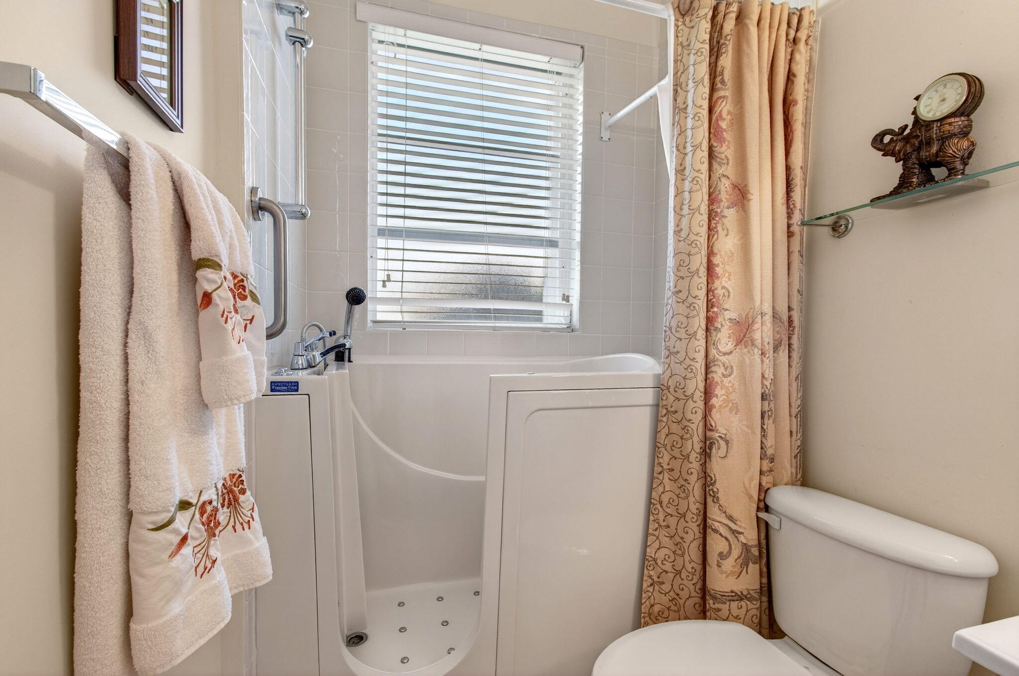 MAJESTIC ISLES - Residential