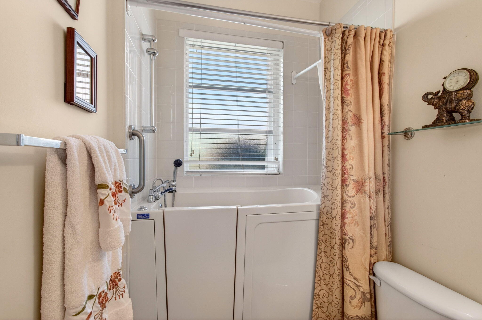 MAJESTIC ISLES - Residential