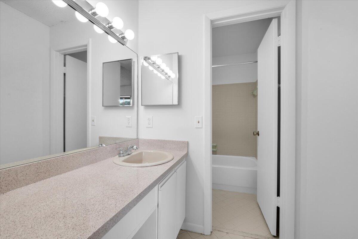 SPRINGDALE LAKE D CONDO - Residential Lease