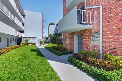 Tiny photo for 1810 New Palm Way #316, Boynton Beach, FL 33435 (MLS # B26014322)