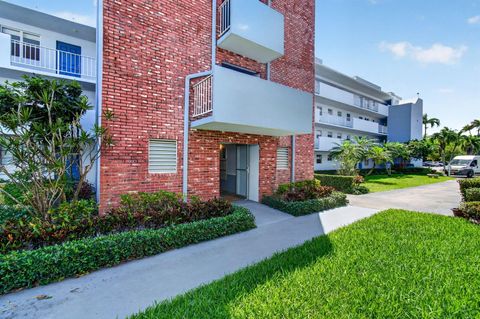 Tiny photo for 1810 New Palm Way #316, Boynton Beach, FL 33435 (MLS # B26014322)