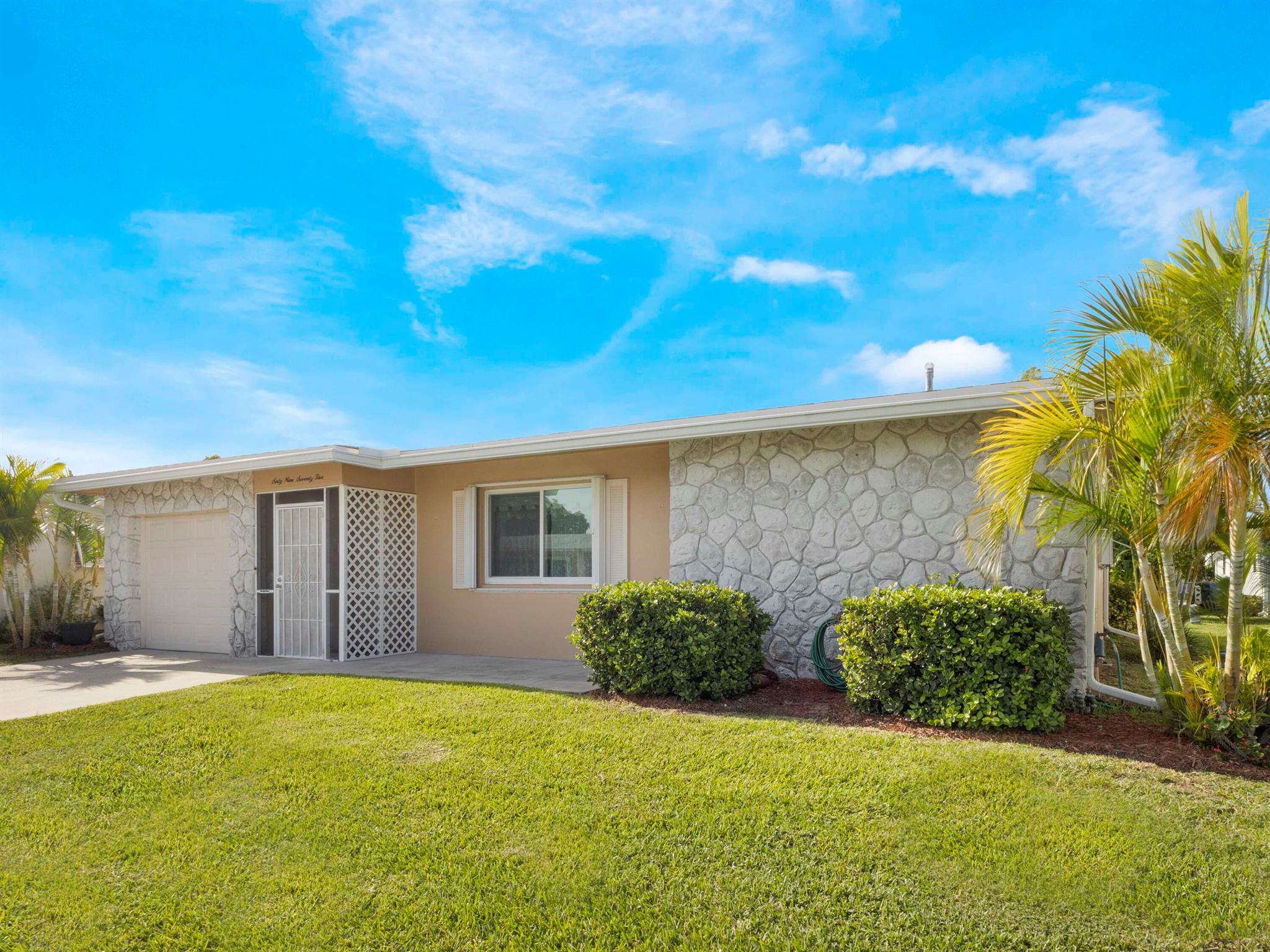 6975 NW 12th Street, Margate, FL, 33063/$375,000 1 6975 NW 12th Street