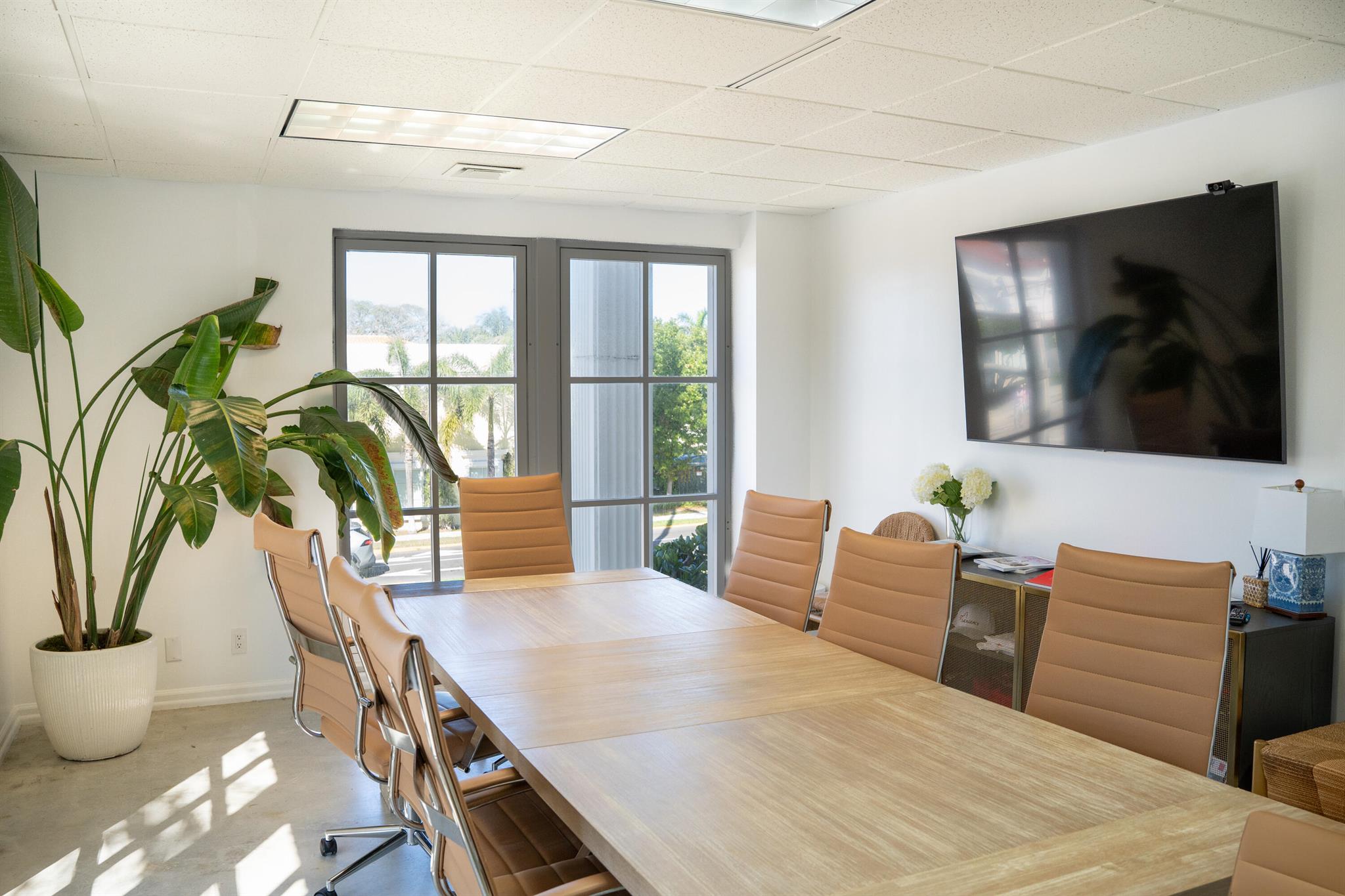 ROYAL PARK - Commercial Lease