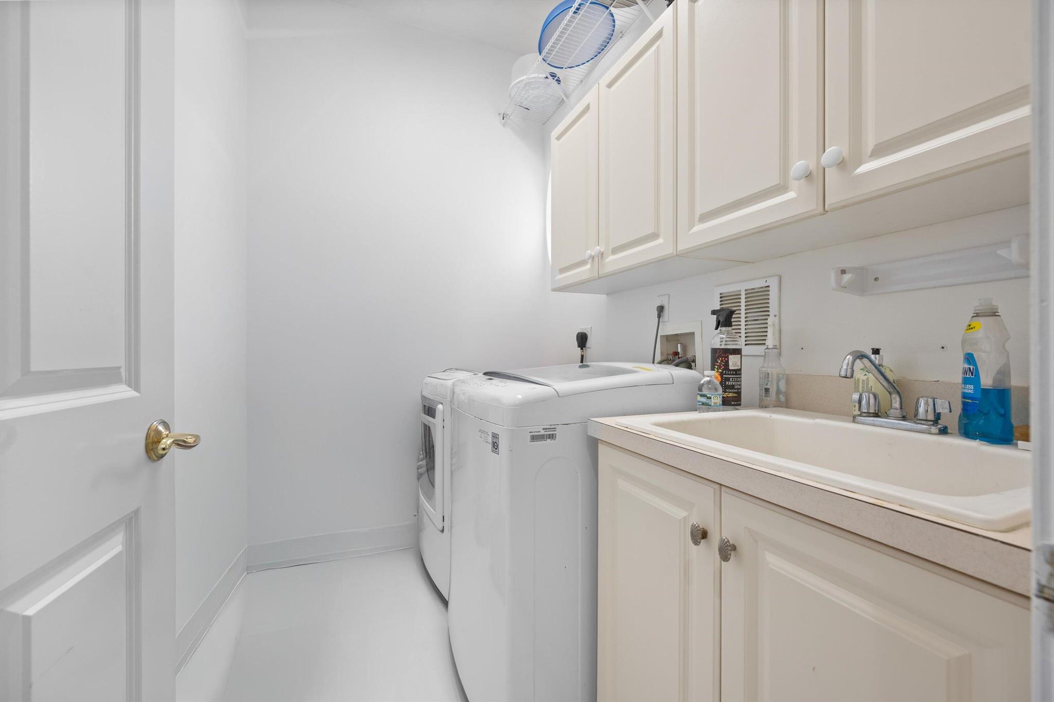 WELLINGTON VIEW - Residential Lease