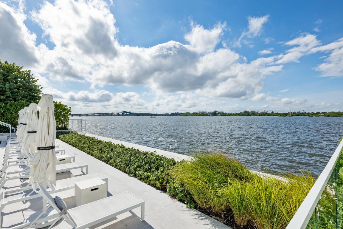 CARLYLE HOUSE CONDO - Residential