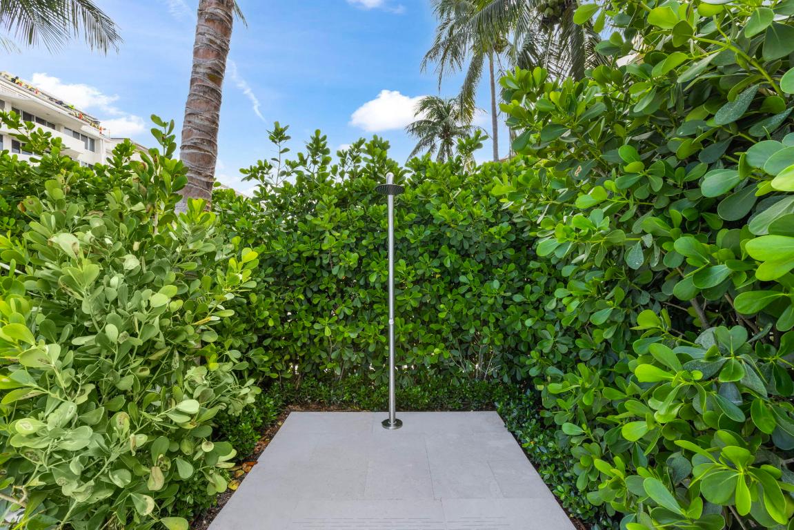 CARLYLE HOUSE CONDO - Residential