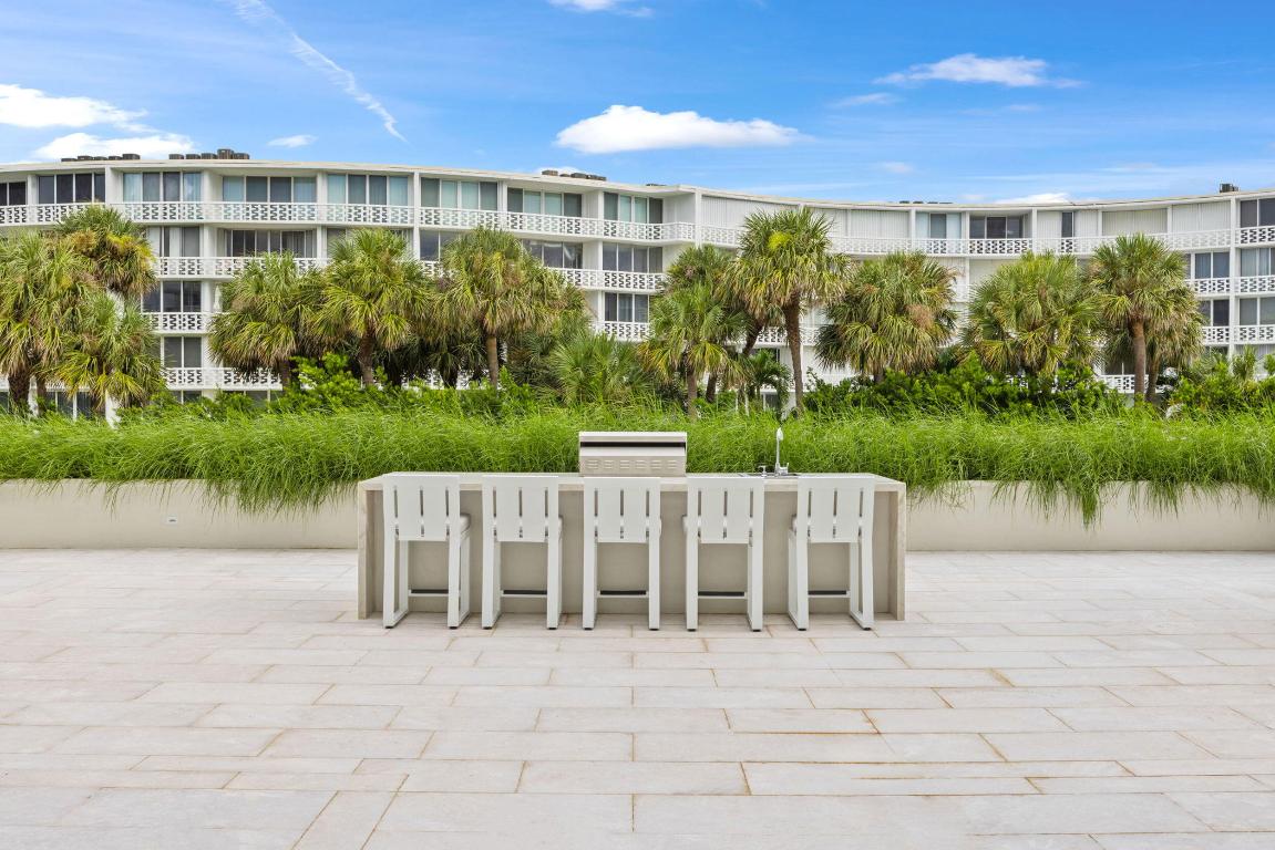 CARLYLE HOUSE CONDO - Residential