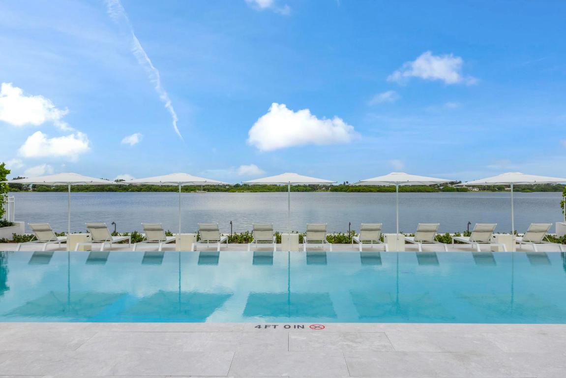 CARLYLE HOUSE CONDO - Residential