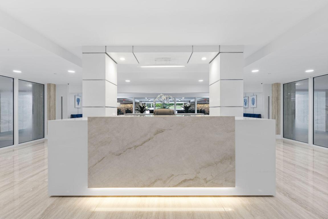 CARLYLE HOUSE CONDO - Residential