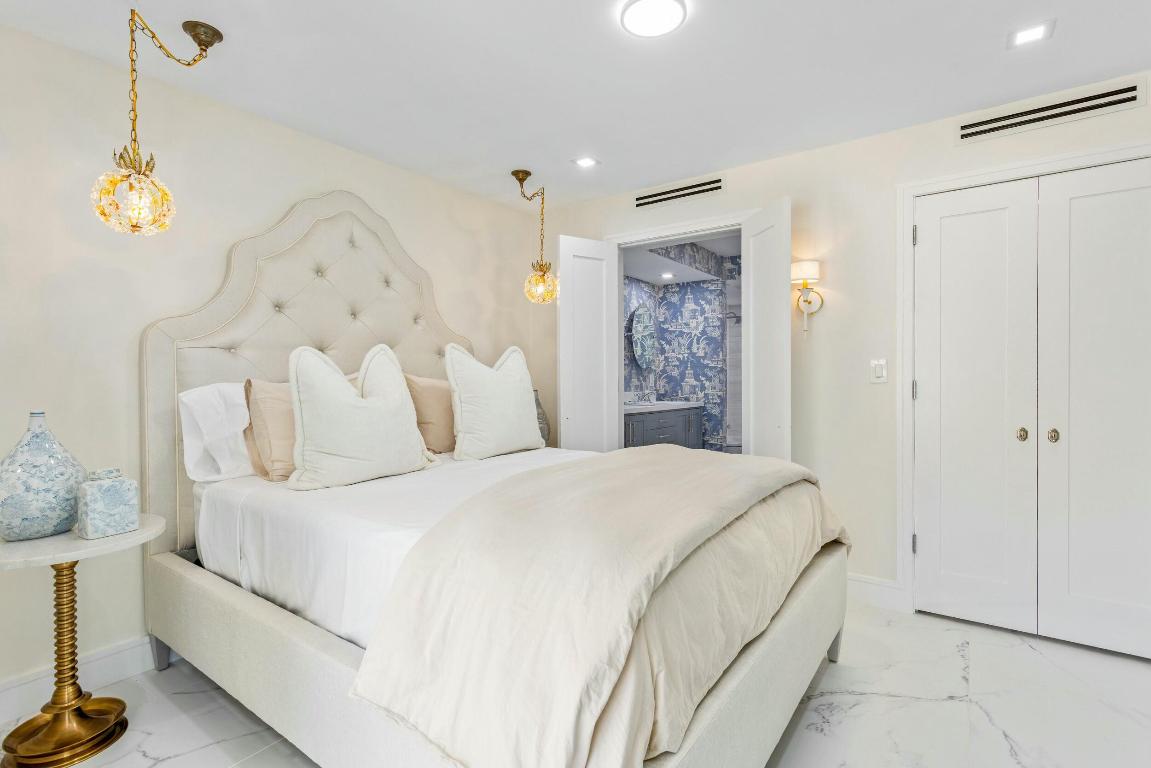 CARLYLE HOUSE CONDO - Residential