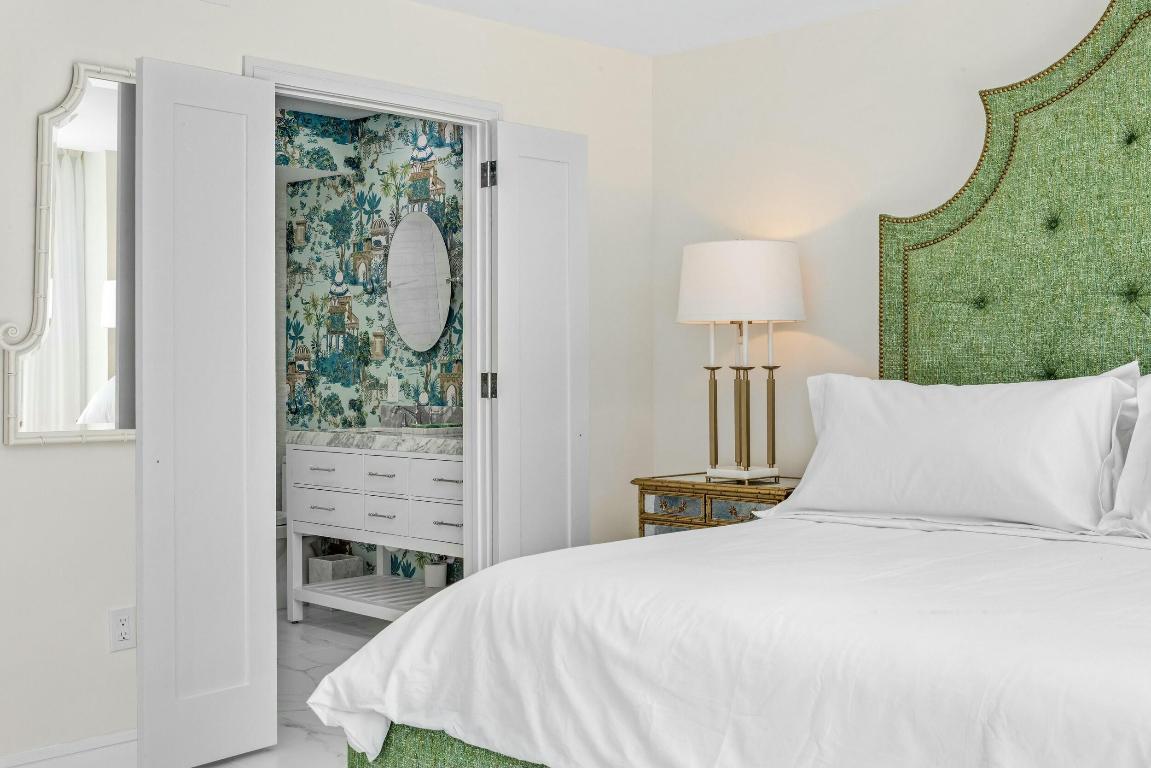 CARLYLE HOUSE CONDO - Residential