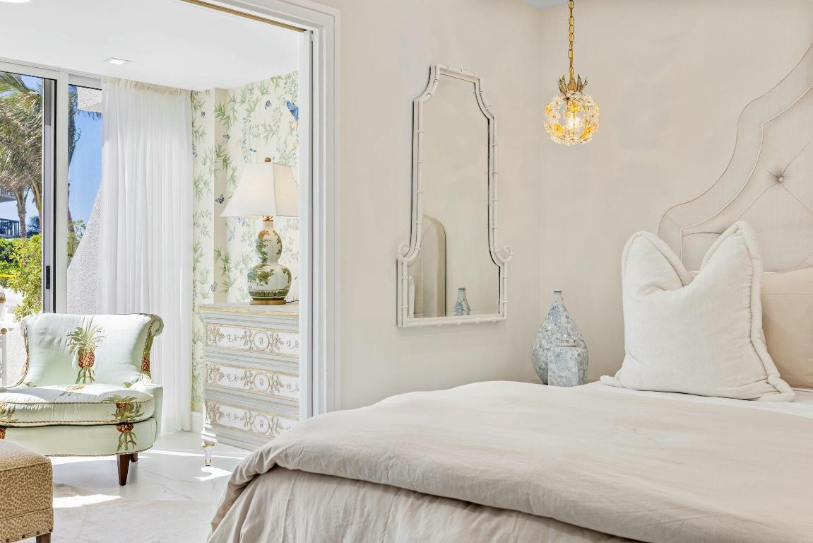 CARLYLE HOUSE CONDO - Residential